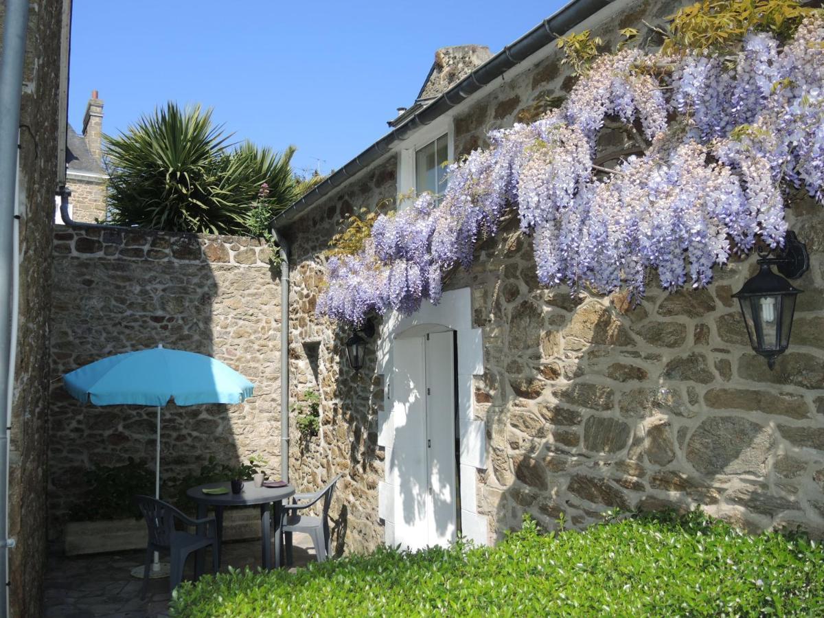 Clos De La Fontaine Динар Экстерьер фото